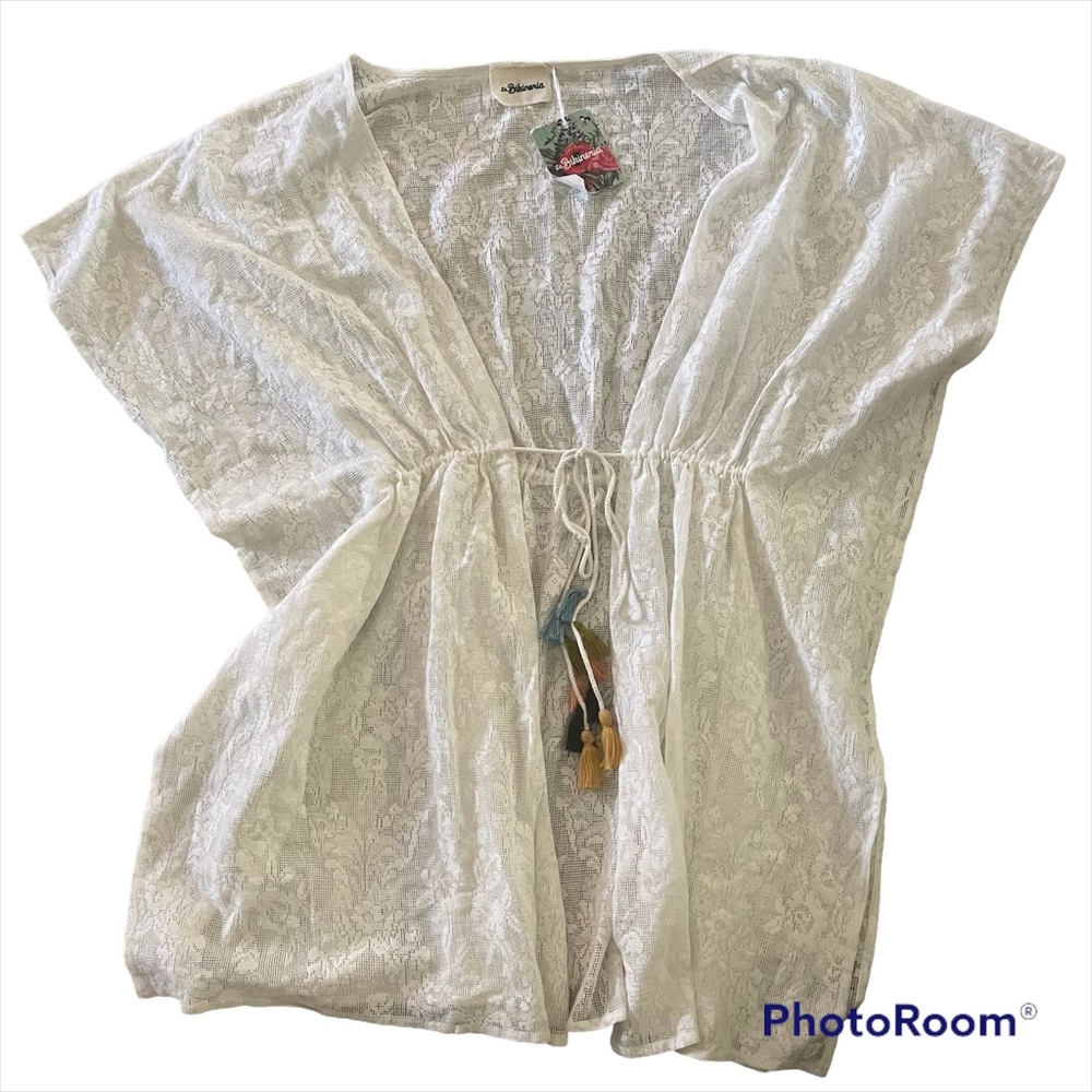 LA BIKINERIA white swimsuit coverup poncho